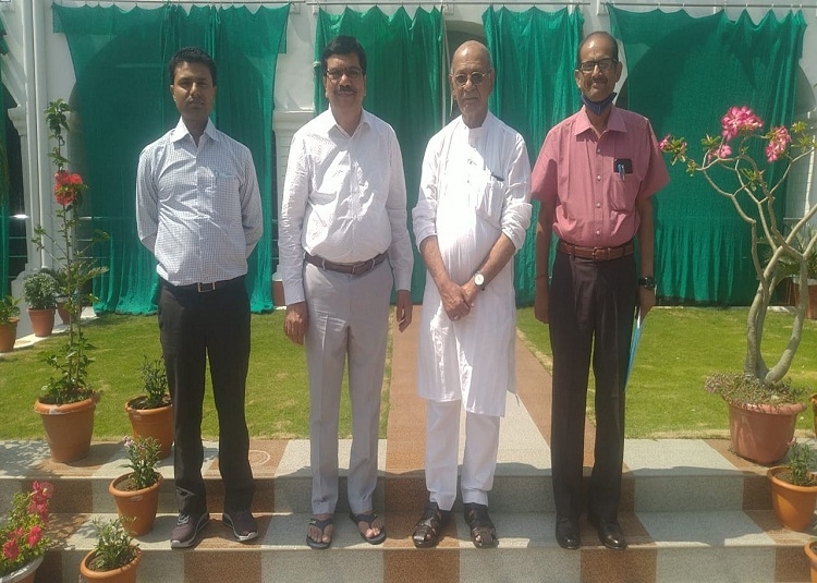 RKVV committee members with Shri Kanzarkar, CGM Hasdeo Area